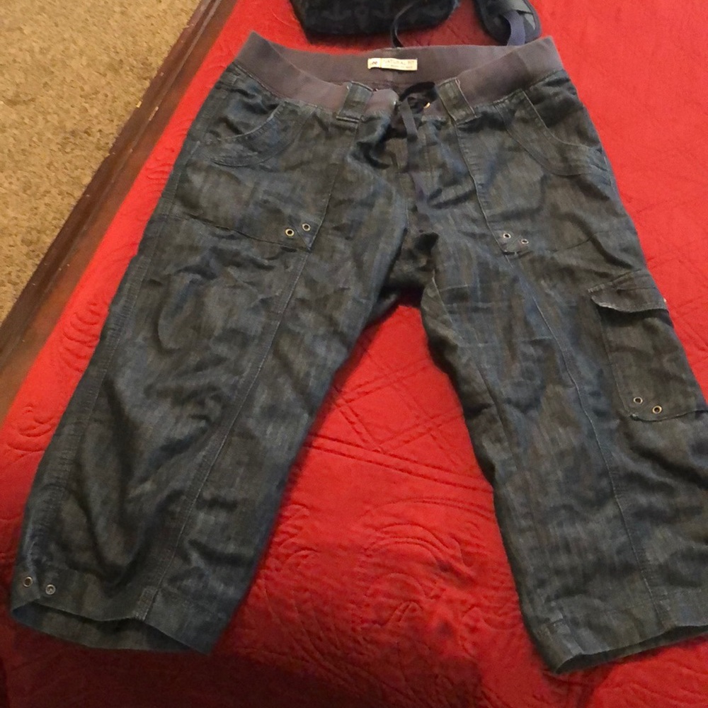 Lee comfort waist cargo Capri.